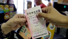 Người Mỹ “phát sốt” vì giải xổ số độc đắc Powerball và Mega Millions đã lên tới hơn 2, 2 tỷ USD.