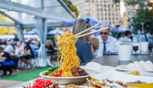 Chợ ẩm thực Night Noodle Markets 2022 trở lại với Melbourne mùa xuân này