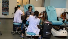 Người Việt làm nail ở Mỹ: ‘Ma lực’ khủng khiếp, dính vào thì khó rút chân ra