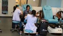 Người Việt làm nail ở trời Tây: ‘Ma lực’ khủng khiếp, dính vào thì khó rút chân ra