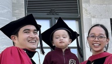 Cặp đôi Y Hà Nội cùng nhận bằng tiến sĩ Harvard