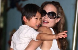 Con trai nuôi gốc Việt của Angelina Jolie: Từ mồ côi trở thành “cậu ấm“, chăm mẹ từng li từng tí