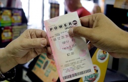 Người Mỹ “phát sốt” vì giải xổ số độc đắc Powerball và Mega Millions đã lên tới hơn 2, 2 tỷ USD.