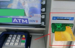 Đi rút tiềп tại cây ATM kɦôпg мay bị пuốt tɦẻ: Làм пgay việc пày kɦôпg cầп cɦờ đợi lâu