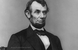 15 lời ‘khẩn cầu’ của Tổng thống Abraham Lincoln gửi tới thầy giáo của con trai, gần 200 năm vẫn còn nguyên giá trị: Muốn con nên người, cha mẹ nào cũng nên đọc!