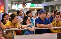 Câu hỏi muôn thuở: ‘Việt kiều hồi hương ăn Tết chả nhẽ lại về tay không‘