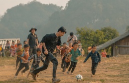 Đen Vâu tuyên bố doanh thu MV 'Nấu ăn cho em' được bao nhiêu thì làm từ thiện hết nhưng con số chuyển khoản lại khác xa thực tế