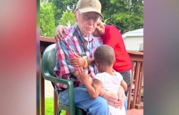 Elderly widower can’t contain emotions when family of 7 offers to ‘adopt’ him