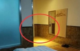 Tại sao khi ngủ qua đêm trong khách sạn không nên tắt hết đèn mà cần bật đèn nhà vệ sinh