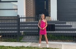 Bé gái 8 tuổi được bố đào tạo thành nhà đầu tư bất động sản